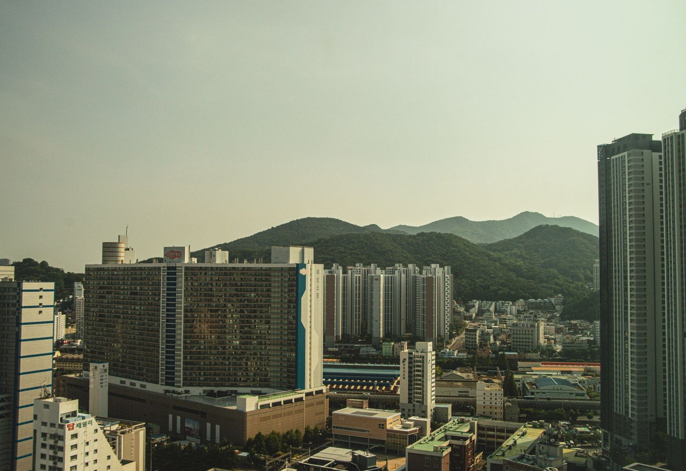 부산 금정구 거리 전경 아침 풍경