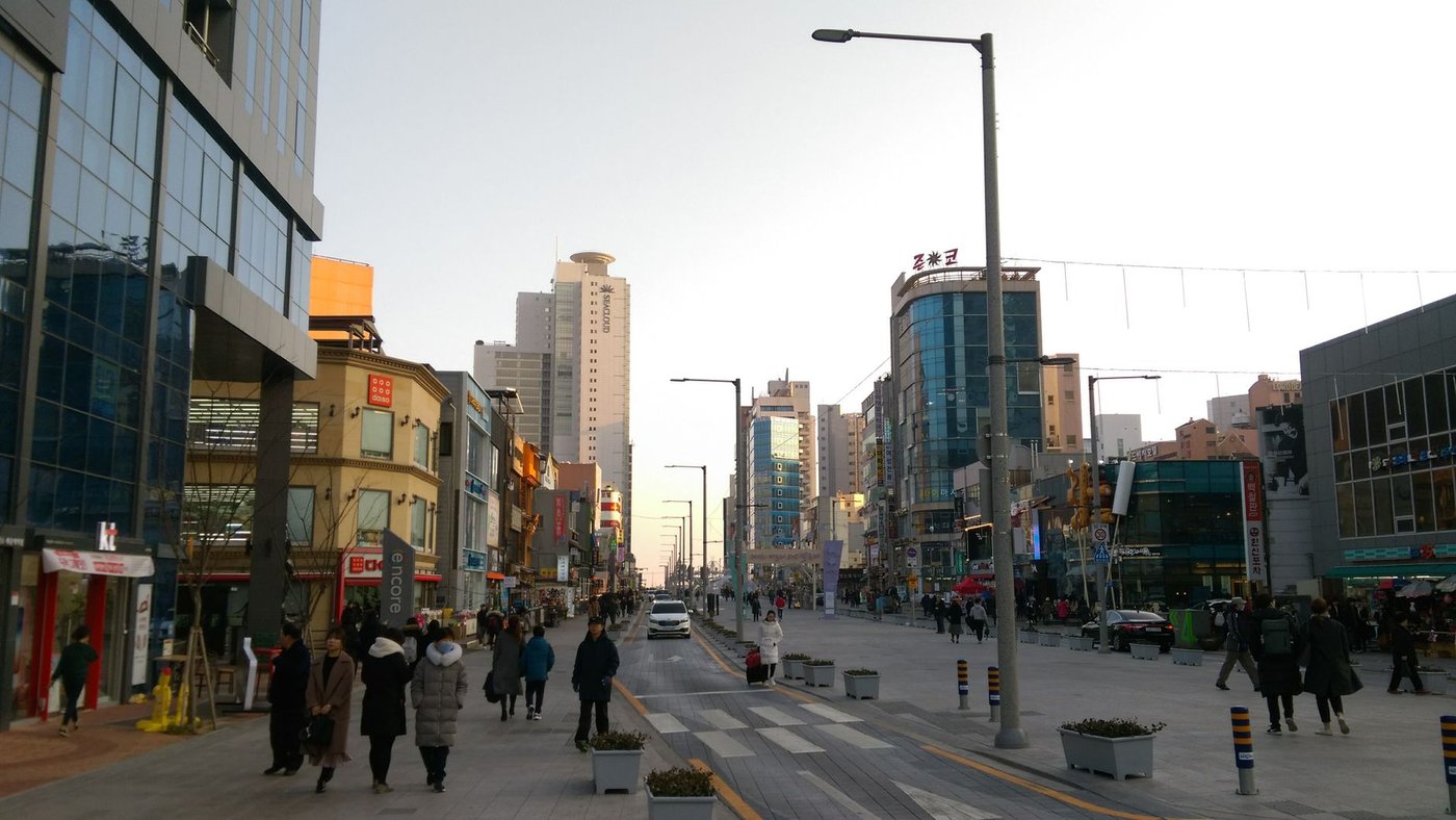부산 서면 거리의 낮 풍경