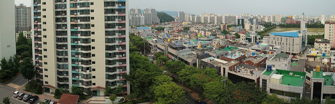 대구 아파트 단지와 주택가가 이어지는 도심 전경
