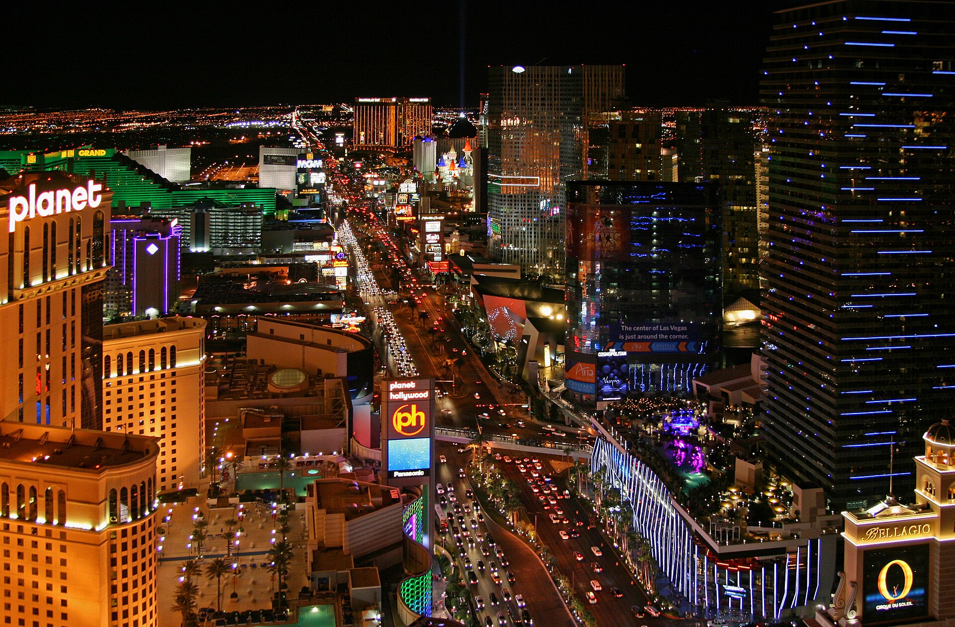 라스베가스 스트립 호텔 불빛이 이어진 밤거리, 네바다 한인 교포가 일하고 살아가는 도시 / The Las Vegas Strip at night with hotel lights stretching down the boulevard, Nevada, USA