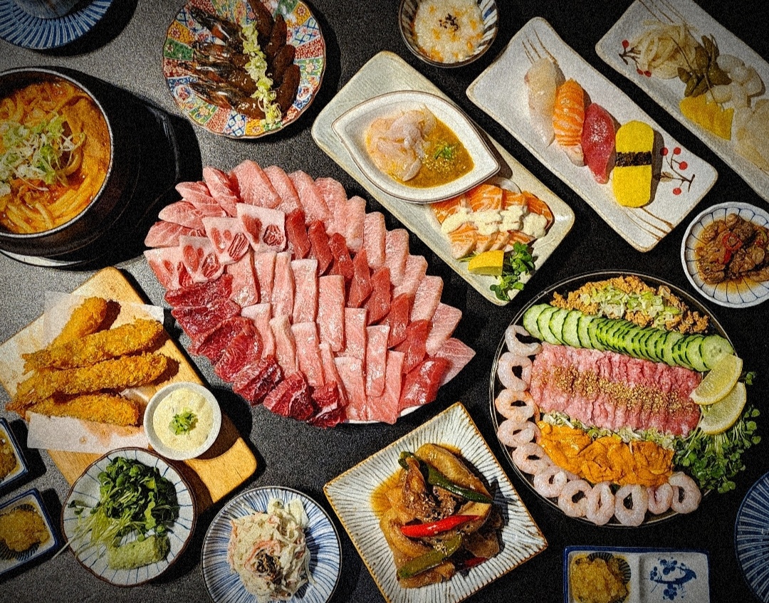 참치한점 A코스 상차림, 참치모둠 대접시와 우니삼합 광어 연어회 새우장이 함께 깔린 저녁상